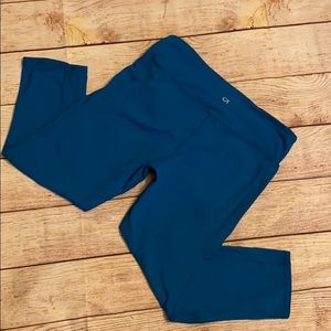 GAP Fit Workout Capris size M